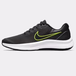 La Nike Star Runner 3 tire vers le ciel avec des chaussures polyvalentes pour courir, sauter et jouer. Ils sont renforcés par ...
