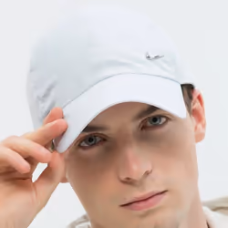 Les Casquette Nike style Lifestyle de bonne qualité. En achetant les Casquette Nike vous choisissez un produit solide et véri ...