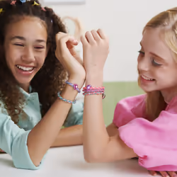 Cool Maker - KUMI KREATOR 3 EN 1 - Machine Création 2 Colliers & 5 Bracelets - Utilisation Simple En Sécurité - Tendance Fun & Facile - Accessoires Inclus - Jouet Enfant 8 Ans et + - Loisirs Créatifs - Vue supplémentaire 5