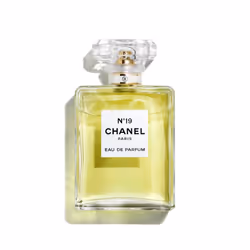 Légère, fraîche et unique. L’eau de parfum pour femmes Chanel N°19 vous envoûtera par sa douce composition olfactive sophisti ...