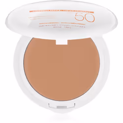 Protégez votre peau des rayons du soleil dès son maquillage. Le fond de teint compact sans filtres chimiques SPF 50 Avène Sun Minéral protège efficacement des effets néfastes des rayons UVA et UVB tout en couvrant et en unifiant les imperfections. Exposez votre visage au soleil sans aucune crainte