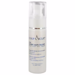 Coup d'Éclat Soin Expert Anti-Taches 30 ml est une émulsion invisible qui forme un voile protecteur pour corriger l'apparence ...