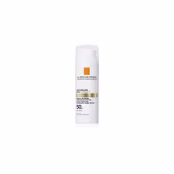 Protégez votre peau contre toutes les sources d’agressions. La crème de jour protectrice SPF 50 La Roche-Posay Anthelios Age Correct lutte efficacement contre la pollution