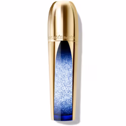 Après plus de 15 ans au sein de l'Orchidarium®, Guerlain crée la nouvelle génération du Concentré Micro-Lift, un tri-sérum co ...
