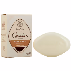 Destiné aux peaux sèches, le savon crème de la marque Rogé Cavaillès est un savon pour le corps qui nettoie la peau sans l'ag ...