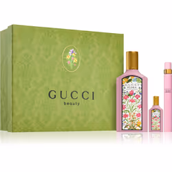 Plus besoin de vous séparer de votre parfum grâce au coffret de parfum pour femme Gucci Flora Gorgeous Gardenia. Il contient  ...