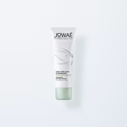 Jowaé Crème Très Riche Nourrissante 40 ml est une crème nourrissante à base de lumiphénols antioxydants et à l'huile de Camél ...