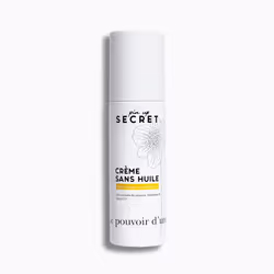 La CRÈME SANS HUILE de texture particulièrement légère, non grasse, riche en minéraux et aux extraits de plantes naturelles