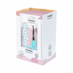 TITANIA Set Soin des Ongles Bebe 1296 B se compose d’une paire de ciseaux, d’un coupe-ongles et d’une lime à ongles.