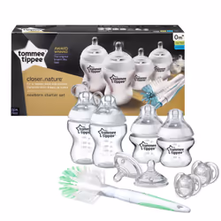 Facilitez-vous le soin de votre bébé ou contribuez à aider un parent de votre connaissance. Le kit pour bébé Tommee Tippee C2N Closer to Nature est plein d’articles indispensables qui soulageront les parents soucieux. Avec ce kit très pratique