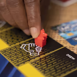 Monopoly Electronique Ultimate Rewards - Jeu De Societe - Jeu De Plateau - Version Française - Vue supplémentaire 10