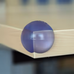 Les protecteurs de coins réduisent le risque de blessure des enfants par les bords tranchants des tables