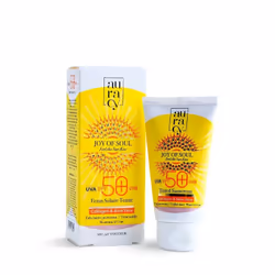 La crème est soigneusement conçue pour être absorbée rapidement par la peau.