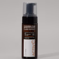 Mousse nettoyante à la vitamine C pour un teint éclatant et une peau parfaitement nette.