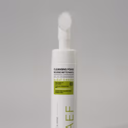 La mousse nettoyante au multi vitamines (A, E et F) et au caviar offre un nettoyage en profondeur en éliminant les impuretés, ...