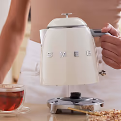 Smeg KLF05CREU bouilloire 0,8 L 1400 W Beige - Vue supplémentaire 6