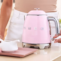 Smeg KLF05PKEU bouilloire 0,8 L 1400 W Rose - Vue supplémentaire 6