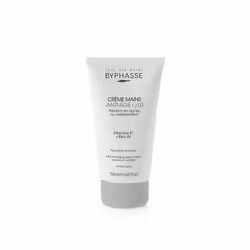 « Forever young » avec la crème pour les mains anti-âge Q10 qui aide à prévenir les signes du vieillissement de la peau comme ...