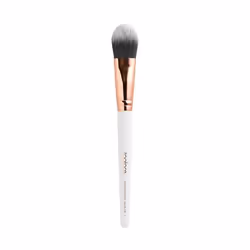 Cette brosse à poils synthétiques est conçue pour le maquillage du visage.