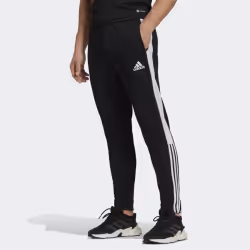 Les Pantalon Adidas style Training de bonne qualité. En achetant les Pantalon Adidas vous choisissez un produit solide et vér ...