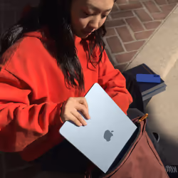 Apple MacBook Air Apple M M4 Ordinateur portable 34,5 cm (13.6") 16 Go 256 Go SSD Wi-Fi 6E (802.11ax) macOS Sequoia Argent