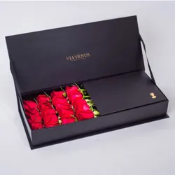 ÉNIGMATIQUE : BOX NOIR ROSES ROUGES