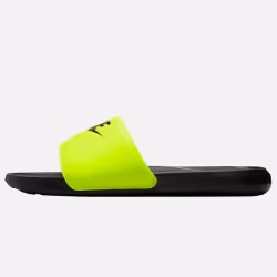 Les Claquettes Nike style Lifestyle de bonne qualité. En achetant les Claquettes Nike Nike Victori One Slide vous choisissez ...