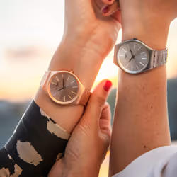 Swatch Goldtralize Montre bracelet Unisexe Quartz Or rose - Vue supplémentaire 2